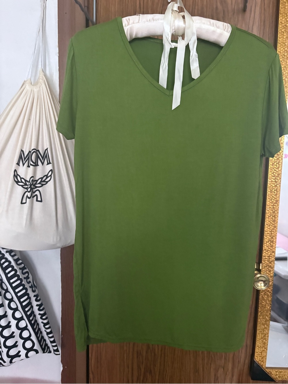 Source Unknown Olive V-Neck Short Sleeve Tee